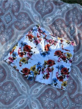 Women’s White Floral Print Shorts